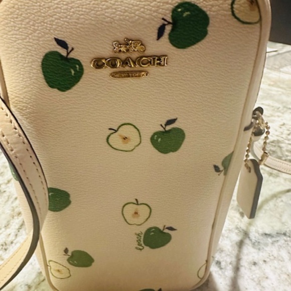 Adorable Green Apple Coach Crossbody Bag! - Picture 10 of 14